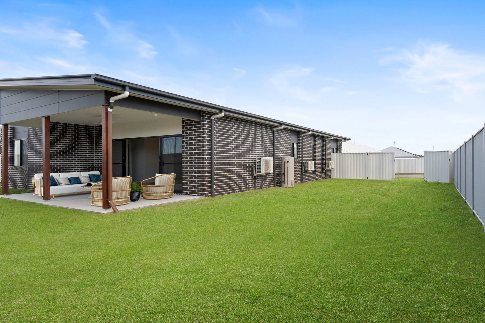 17 Mataranka Circuit, Nikenbah  QLD  4655
