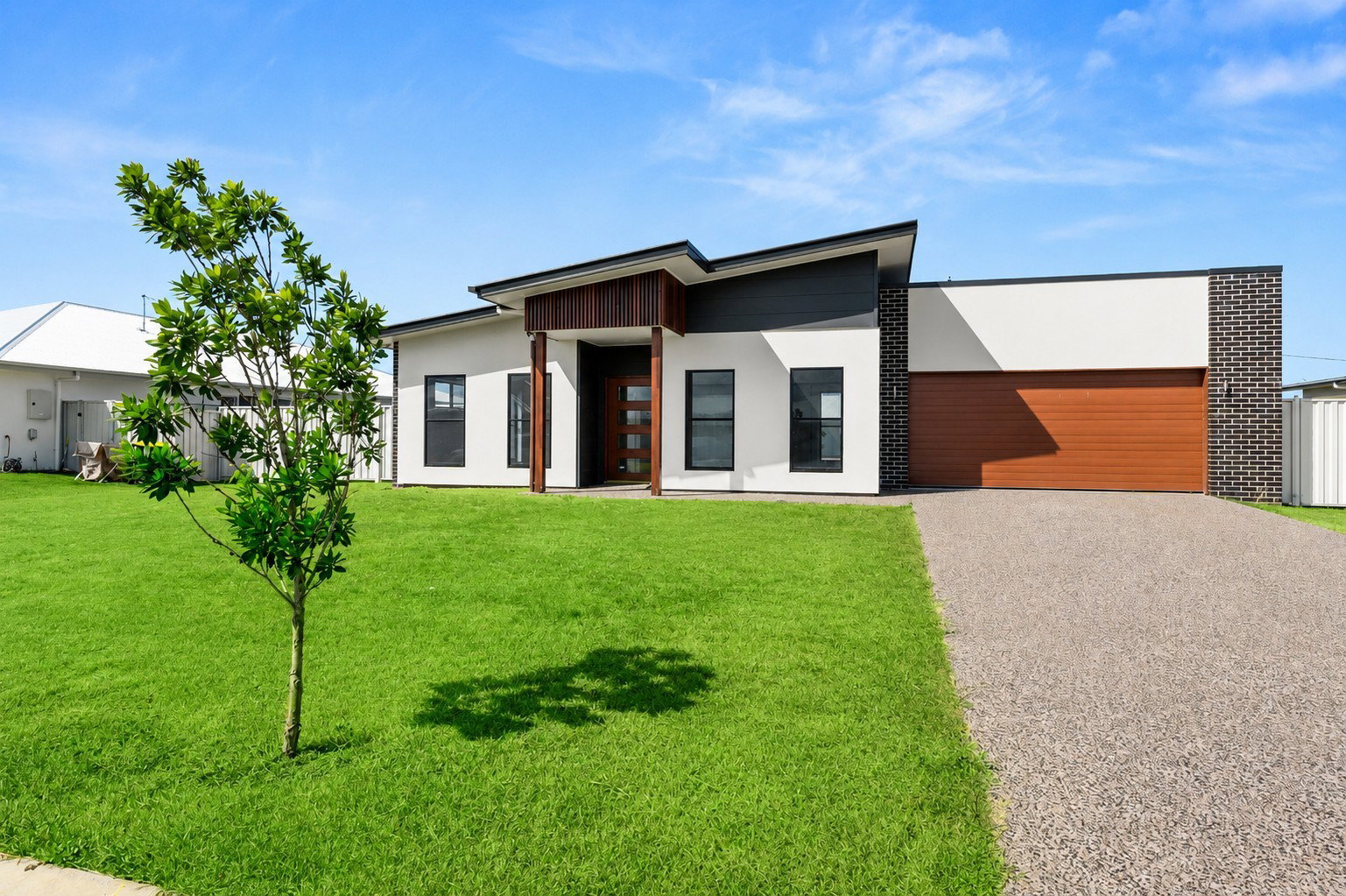 17 Mataranka Circuit, Nikenbah  QLD  4655