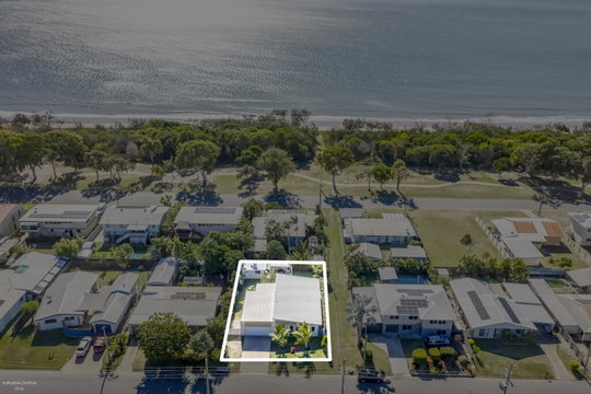 18 Palm Court, Moore Park Beach  QLD  4670