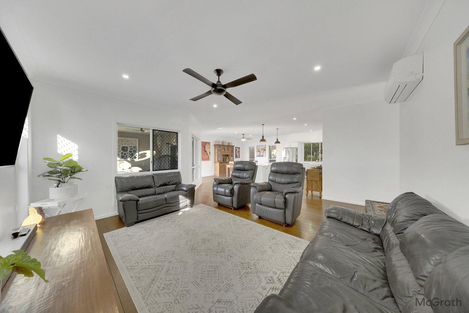 7 Carnarvon Parade, New Auckland  QLD  4680