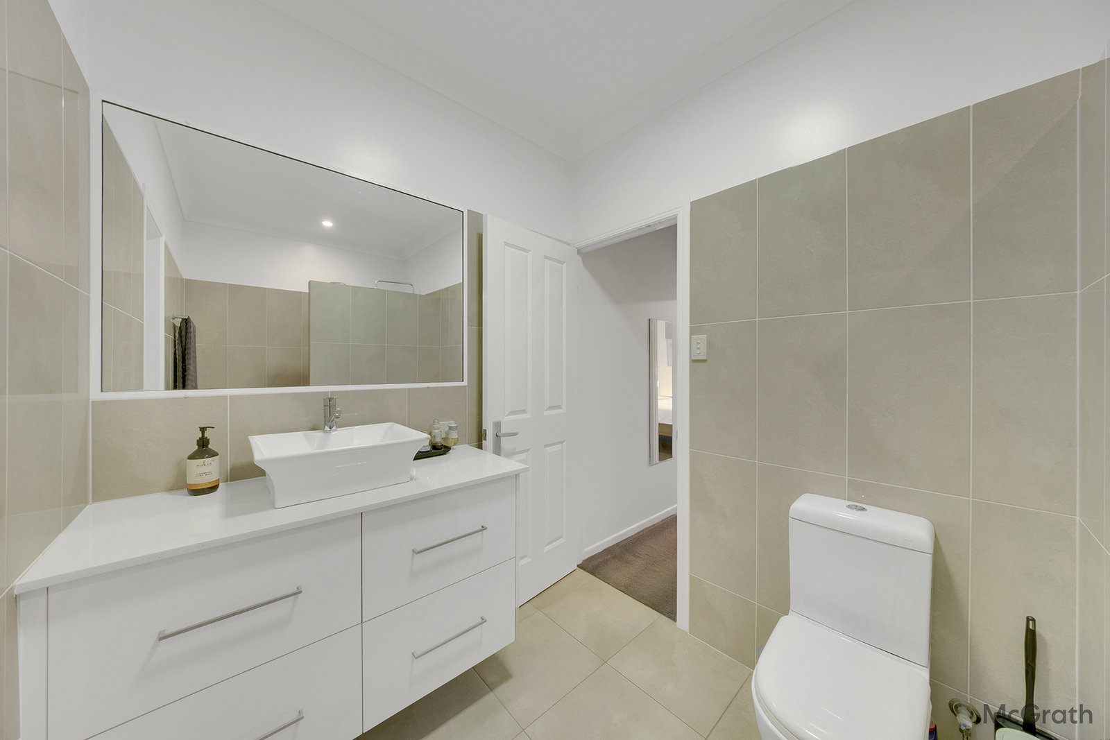 7 Carnarvon Parade, New Auckland  QLD  4680
