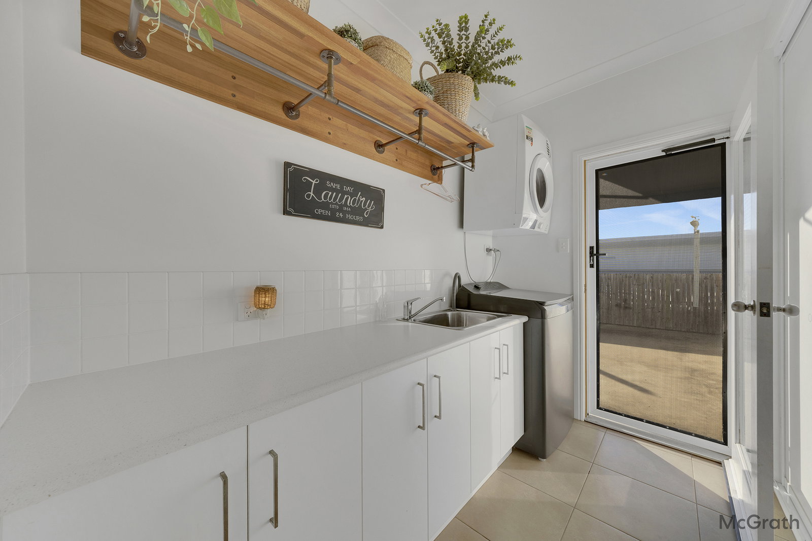 7 Carnarvon Parade, New Auckland  QLD  4680