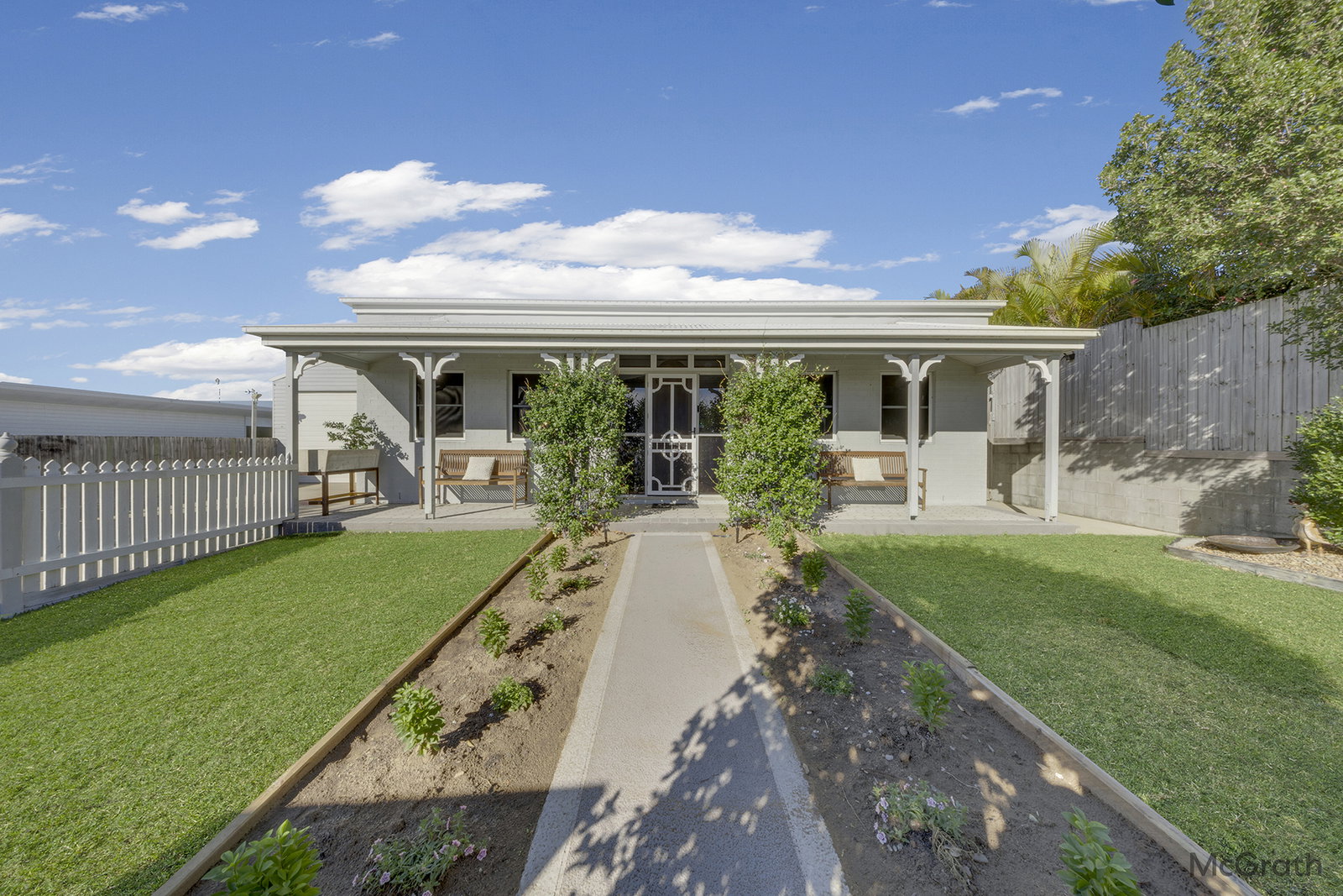 7 Carnarvon Parade, New Auckland  QLD  4680