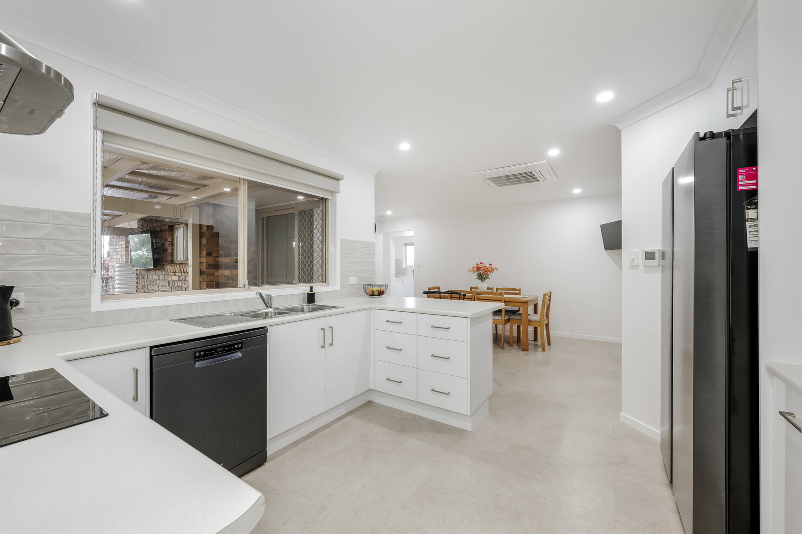 8 Carmen Court, Avoca  QLD  4670