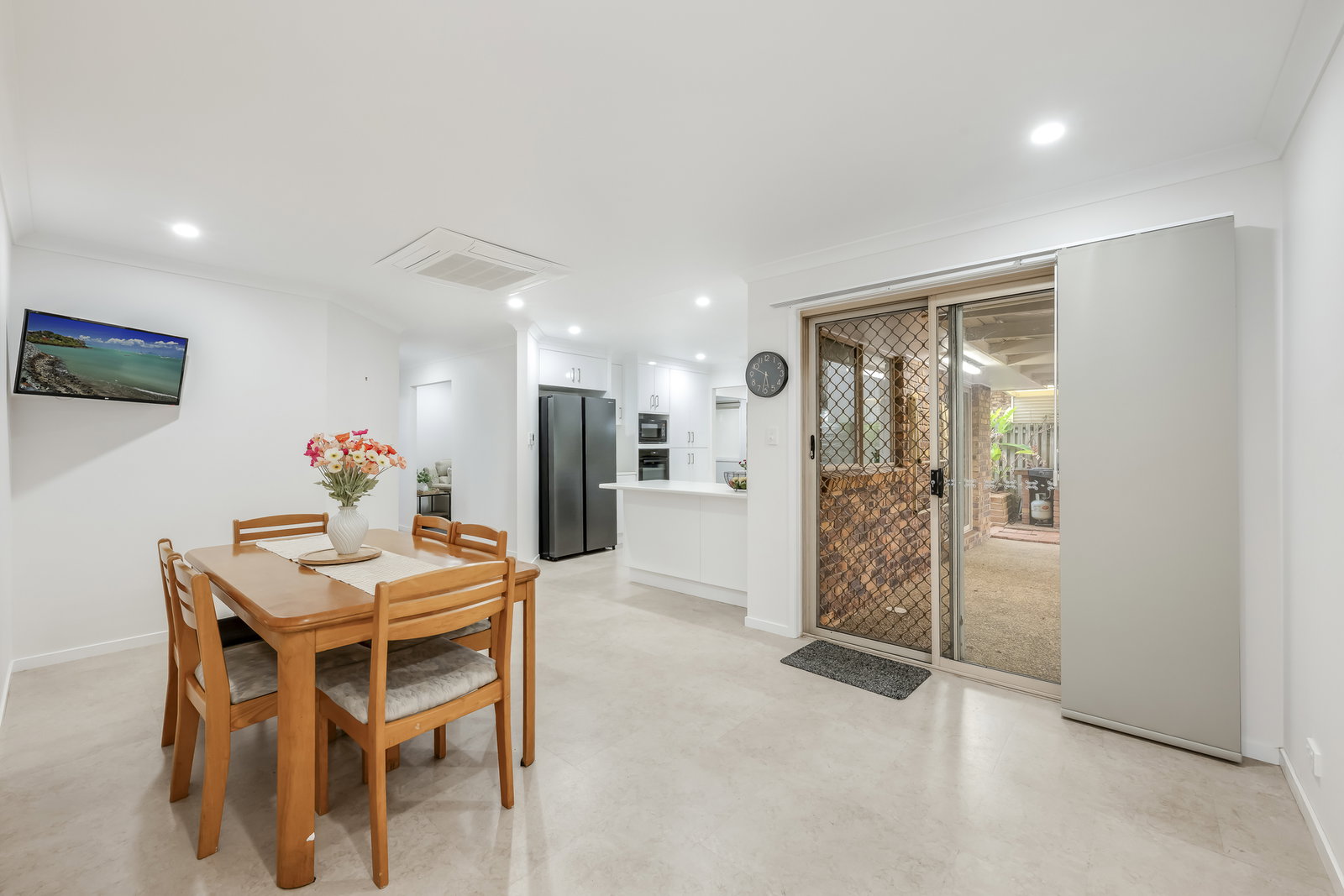 8 Carmen Court, Avoca  QLD  4670
