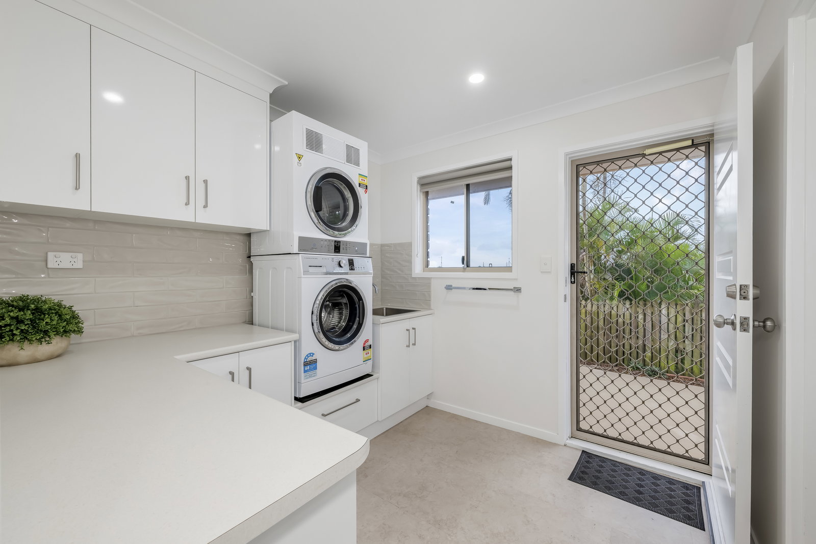8 Carmen Court, Avoca  QLD  4670