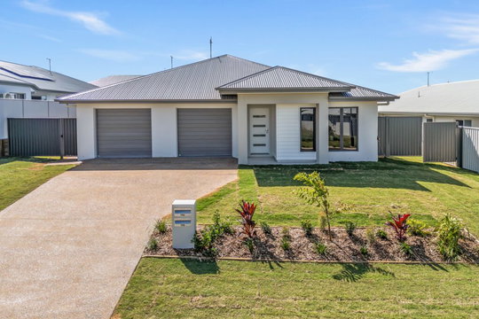 2/10 Sarazen Street, Coral Cove  QLD  4670