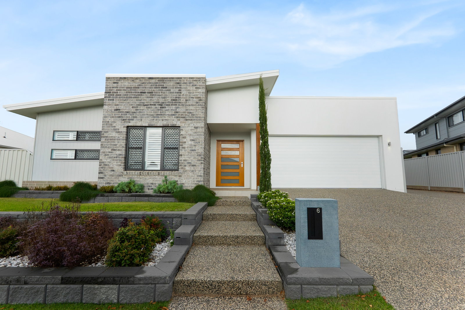 6 Bowie Avenue, Kawungan  QLD  4655