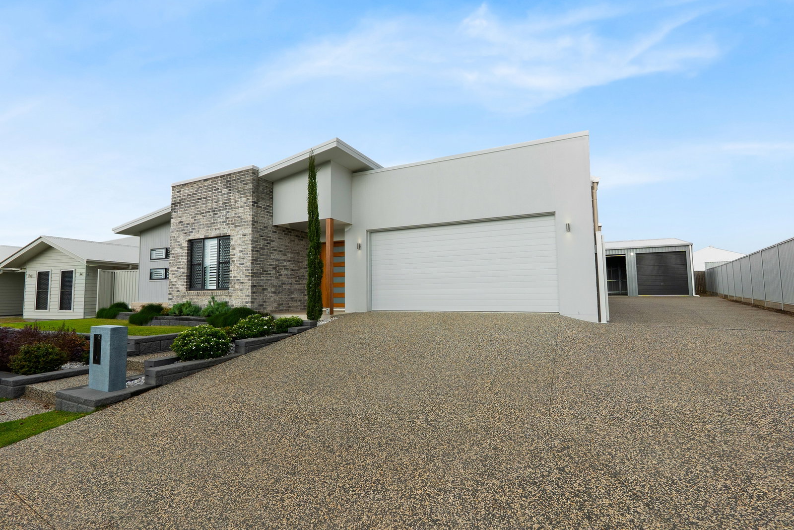 6 Bowie Avenue, Kawungan  QLD  4655