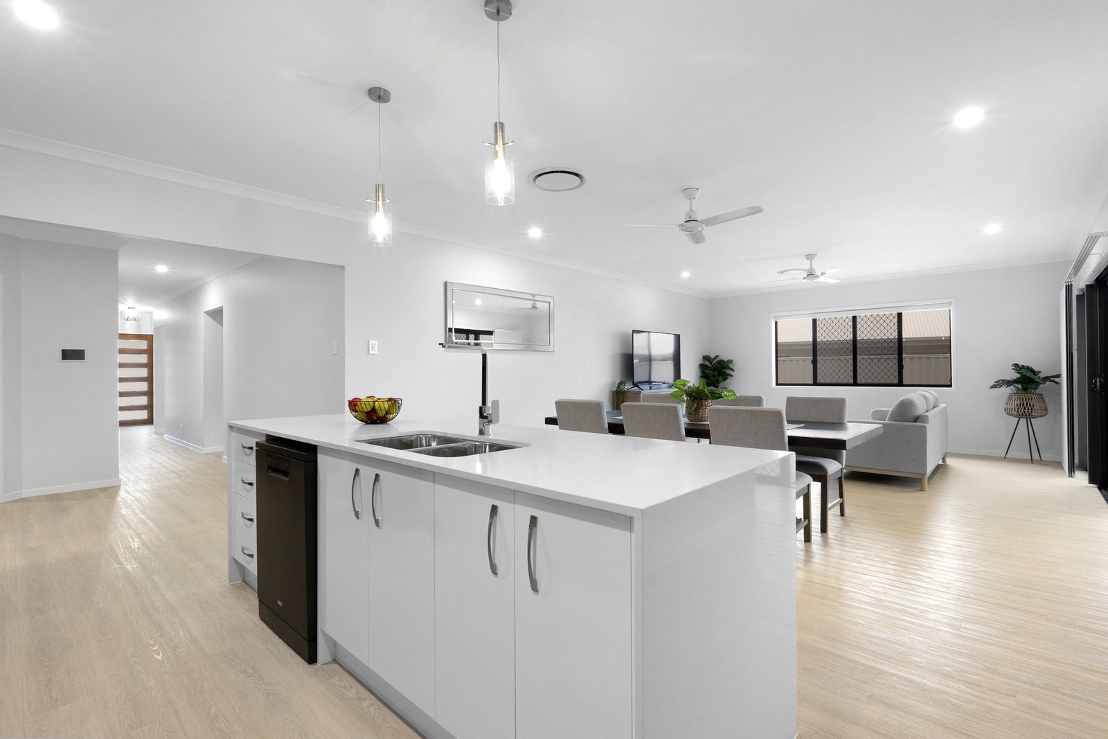 6 Bowie Avenue, Kawungan  QLD  4655