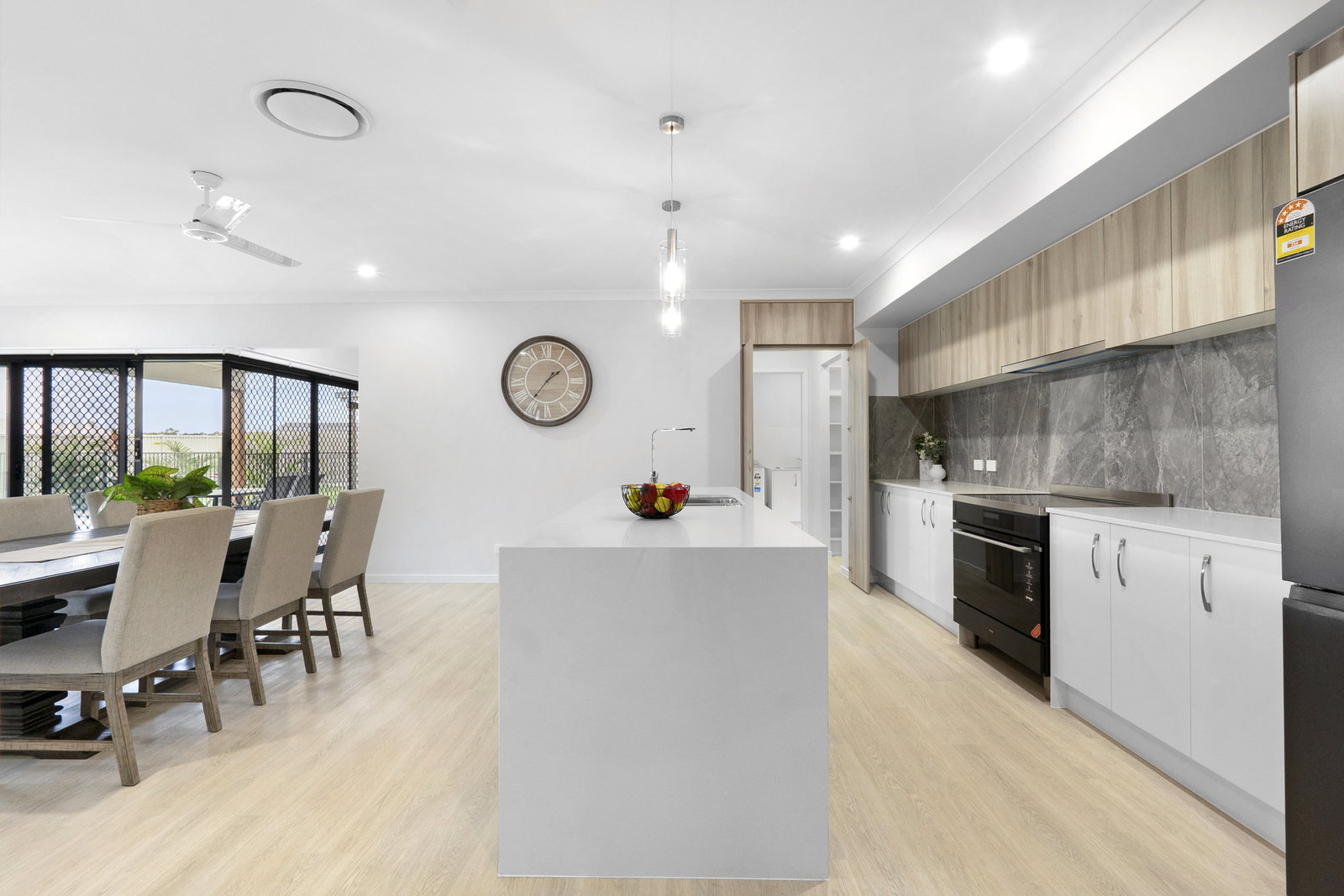 6 Bowie Avenue, Kawungan  QLD  4655