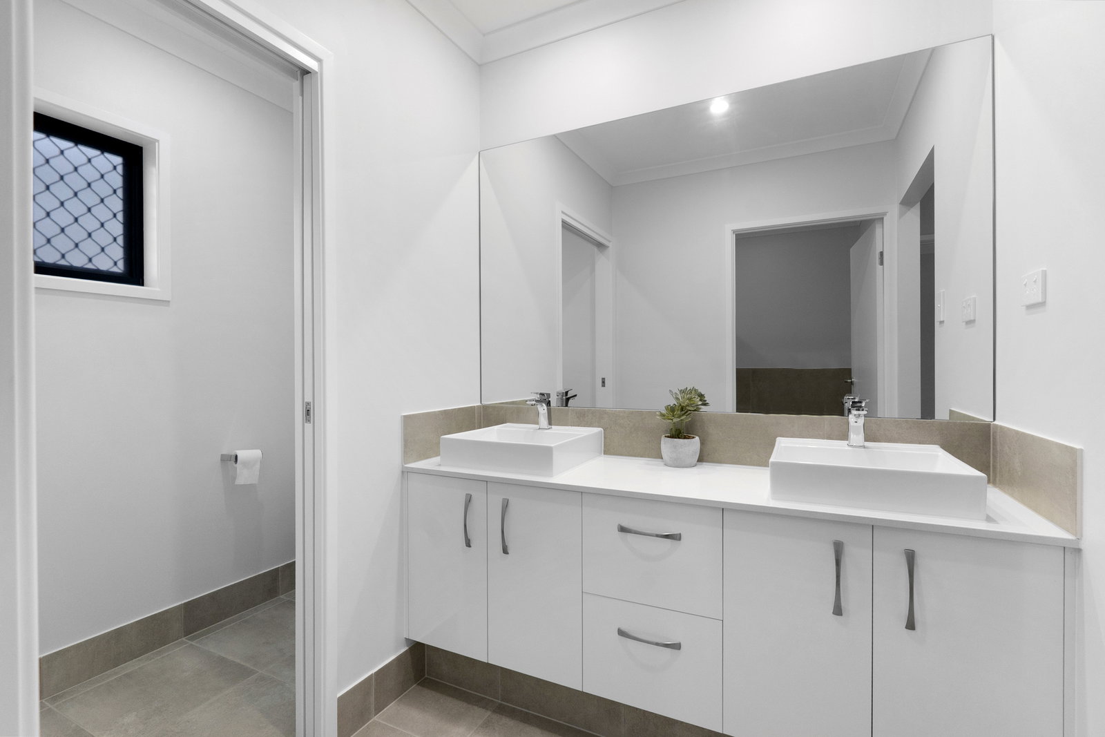 6 Bowie Avenue, Kawungan  QLD  4655