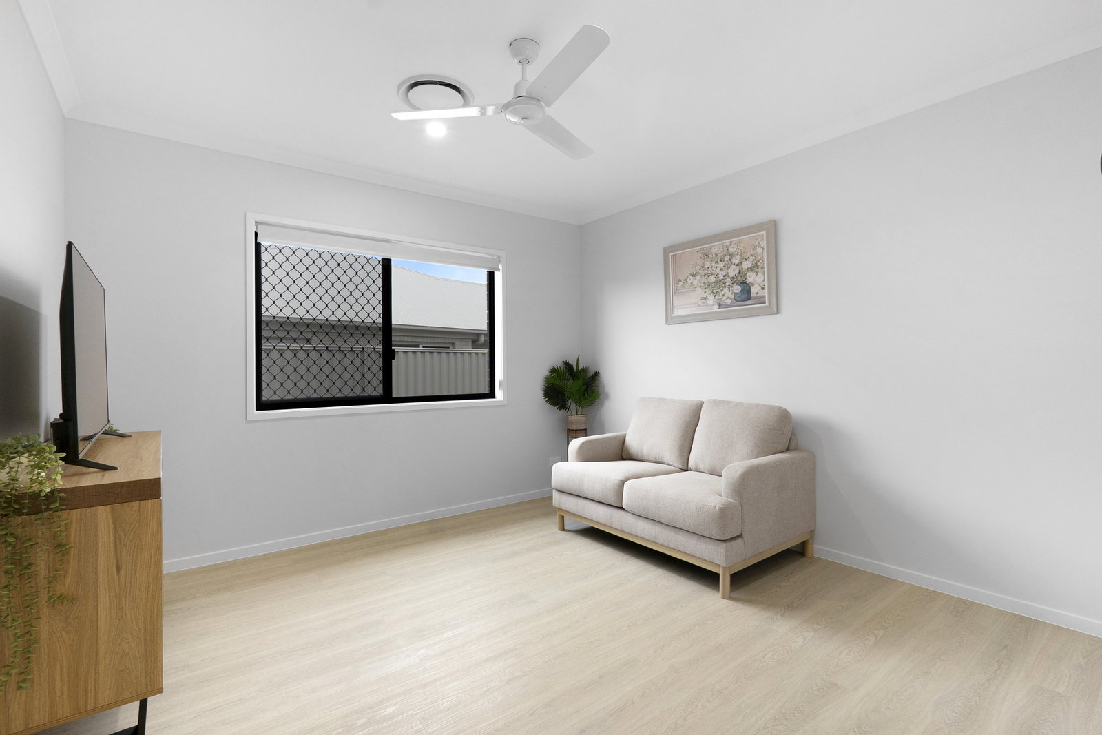 6 Bowie Avenue, Kawungan  QLD  4655