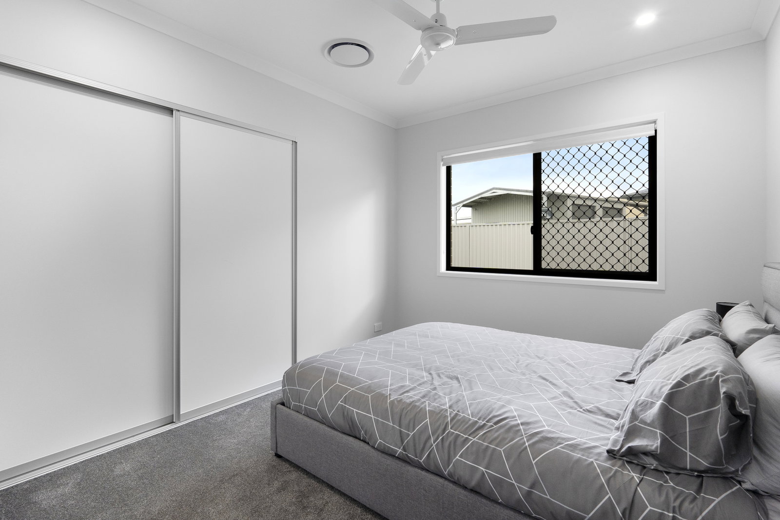 6 Bowie Avenue, Kawungan  QLD  4655