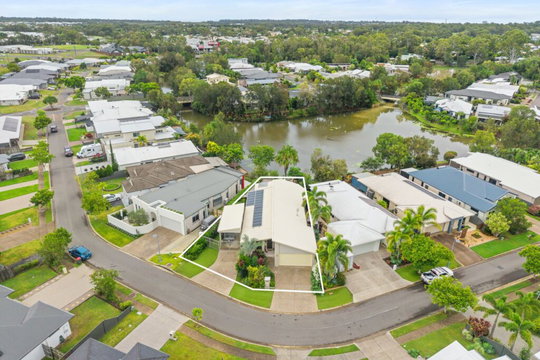 13 Satinwood Avenue, Urraween  QLD  4655