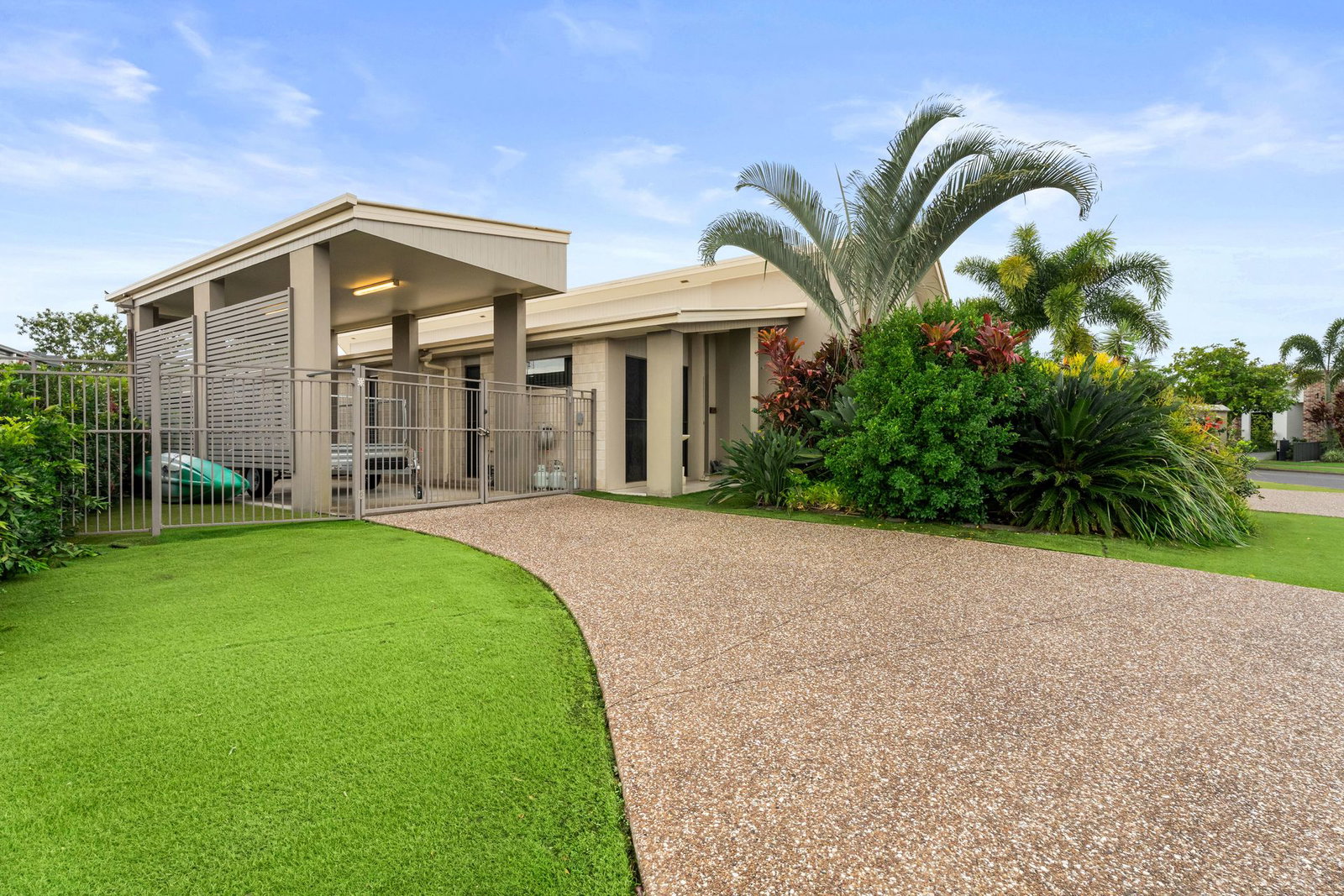 13 Satinwood Avenue, Urraween  QLD  4655