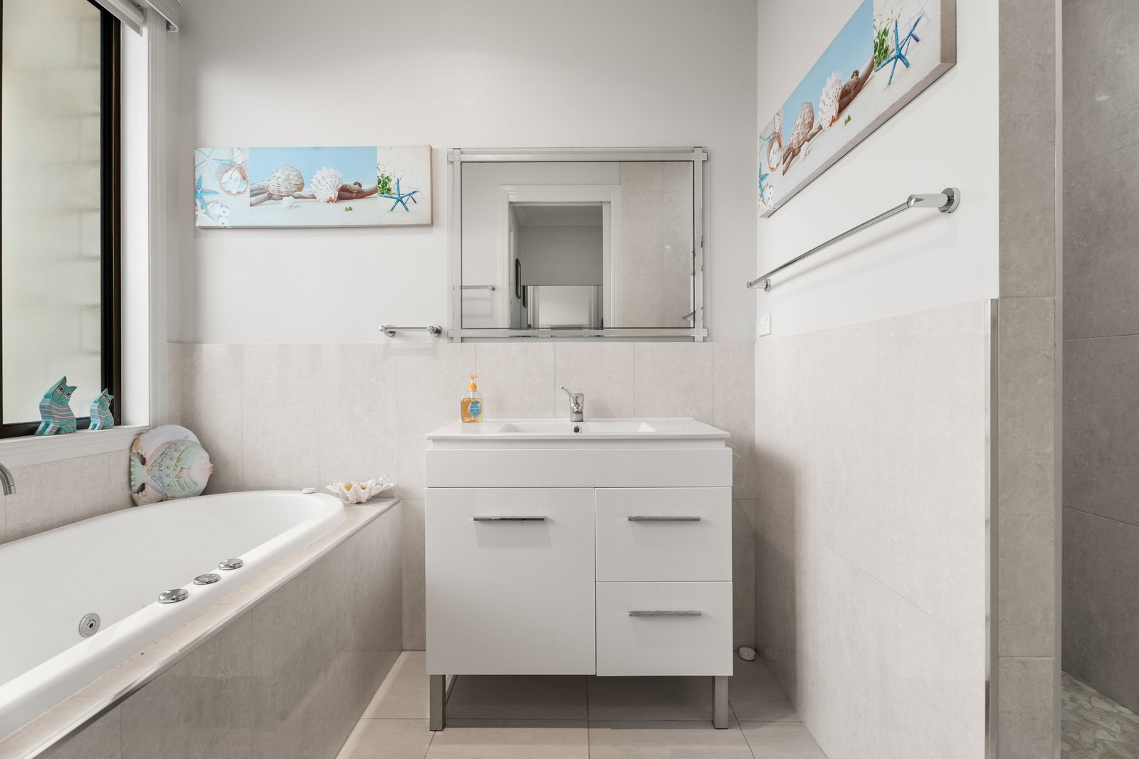 13 Satinwood Avenue, Urraween  QLD  4655