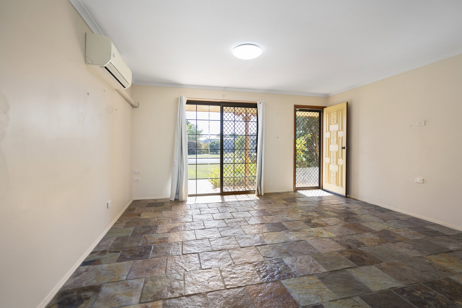 3 Central Avenue, Thabeban  QLD  4670
