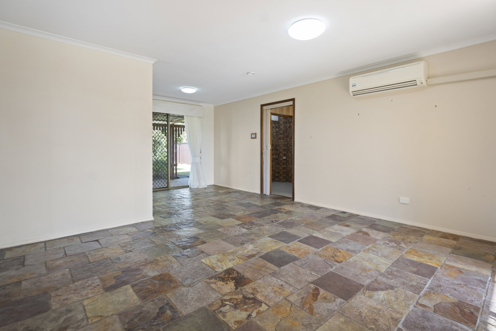3 Central Avenue, Thabeban  QLD  4670
