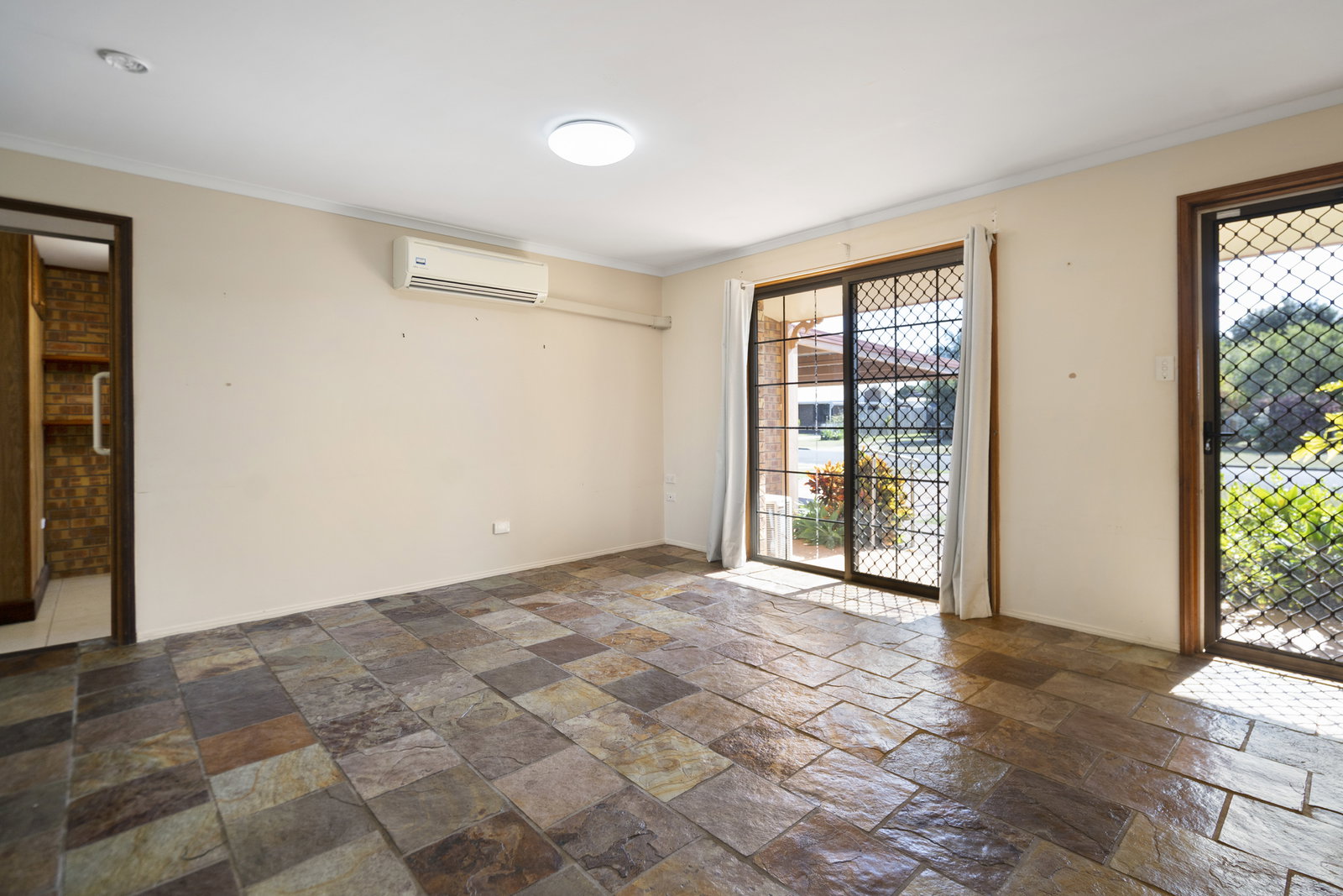 3 Central Avenue, Thabeban  QLD  4670