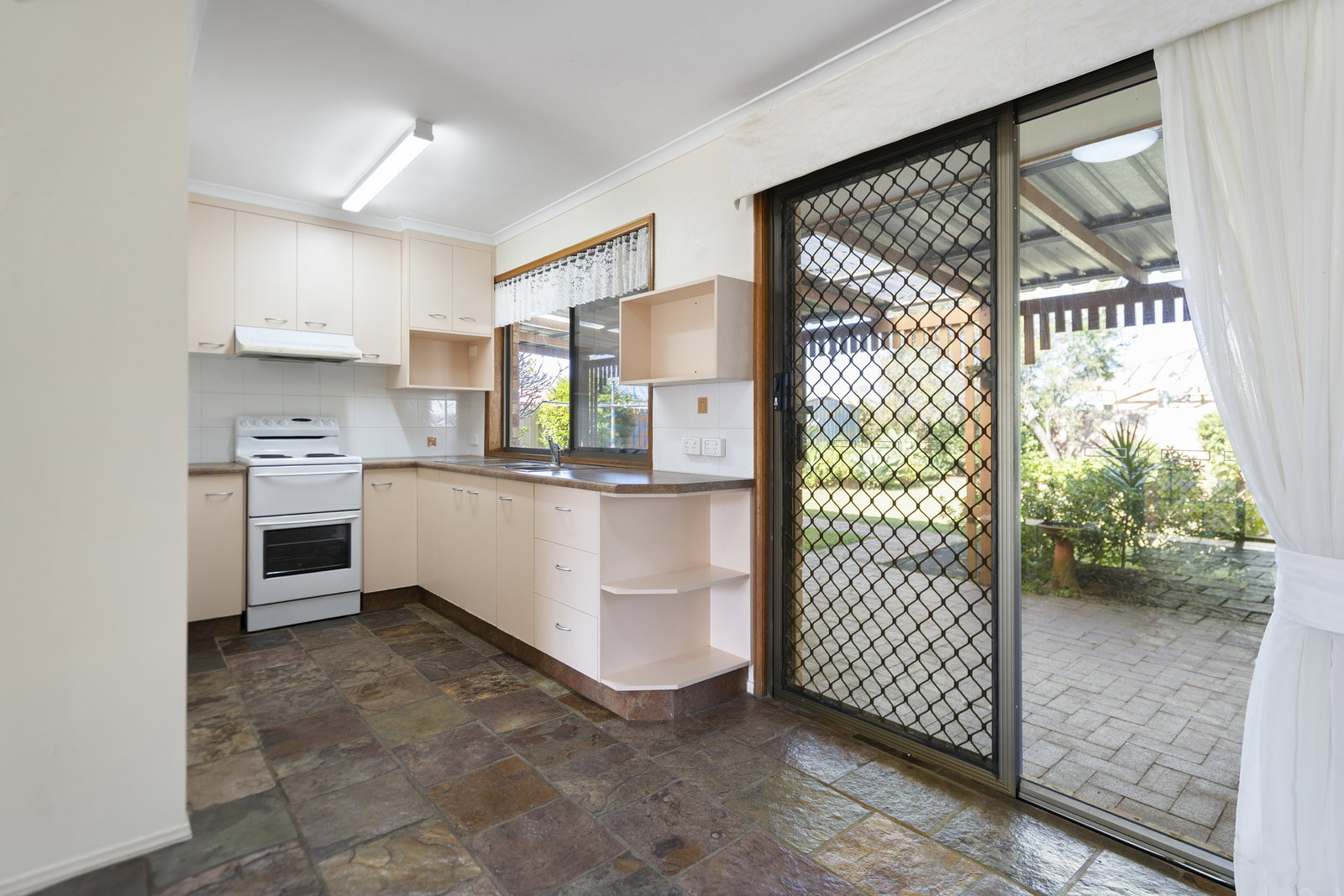 3 Central Avenue, Thabeban  QLD  4670