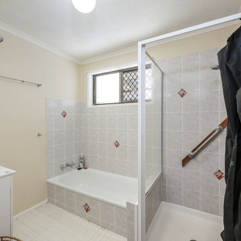 207 McCarthy Street, Avenell Heights  QLD  4670