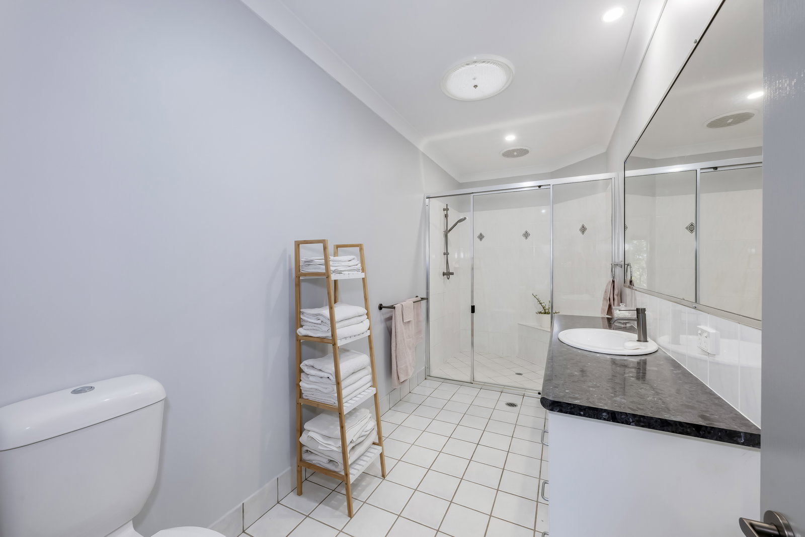 115 Woodbury Drive, South Kolan  QLD  4670