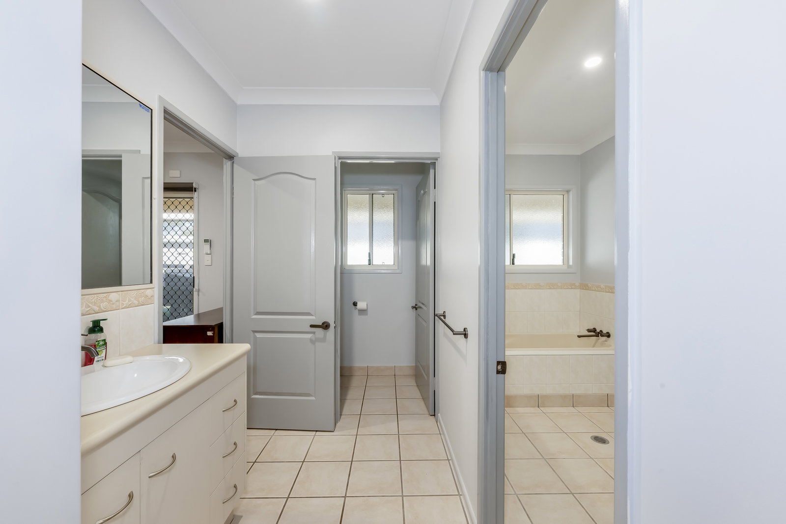 115 Woodbury Drive, South Kolan  QLD  4670
