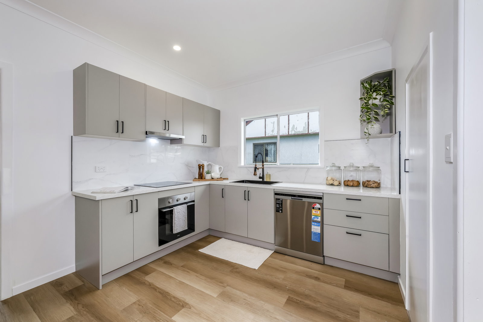204 Walker Street, Svensson Heights  QLD  4670