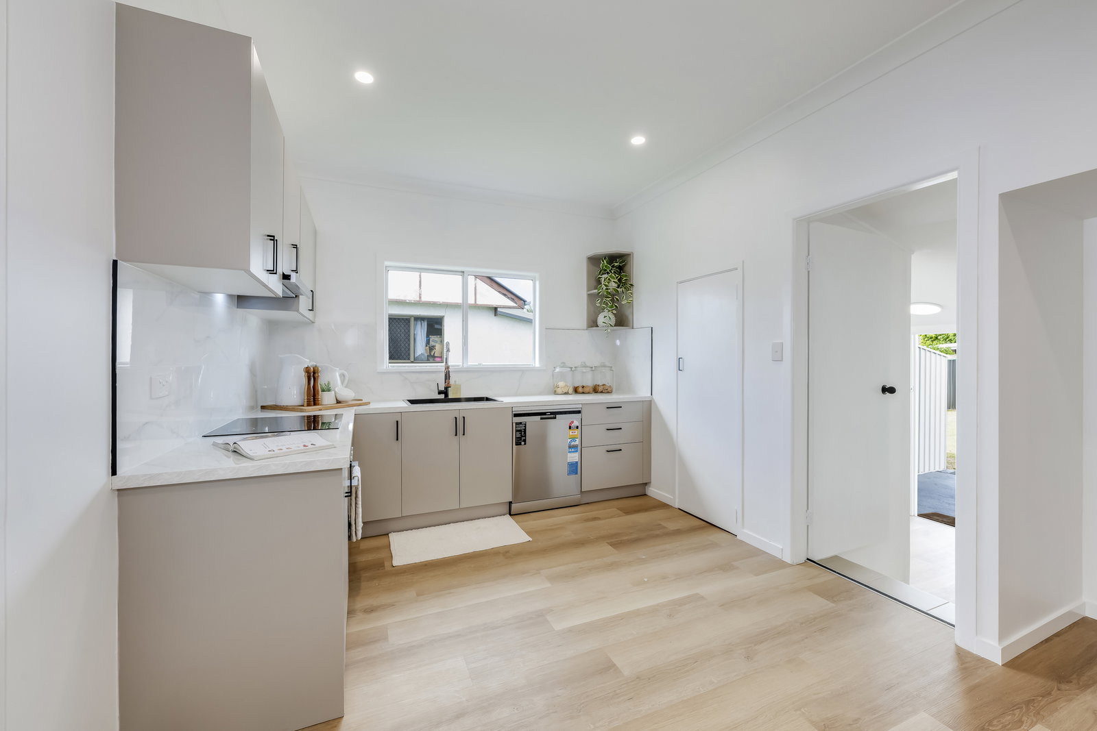 204 Walker Street, Svensson Heights  QLD  4670