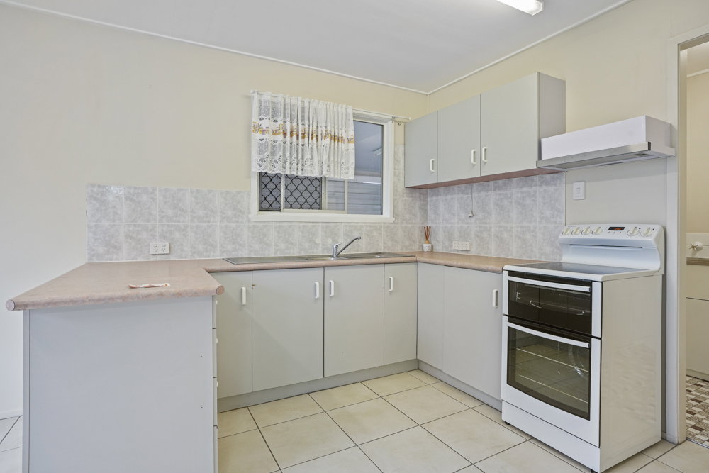 8 Lorikeet Avenue, New Auckland  QLD  4680