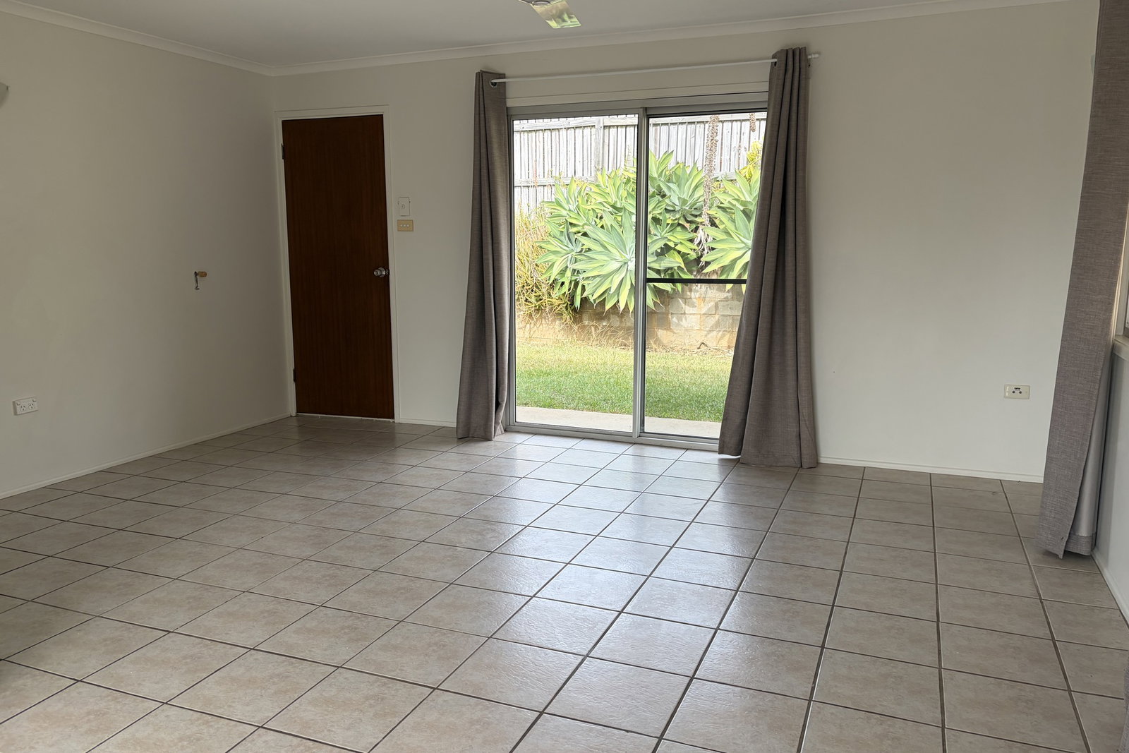 6 Saturn Crescent, Telina  QLD  4680
