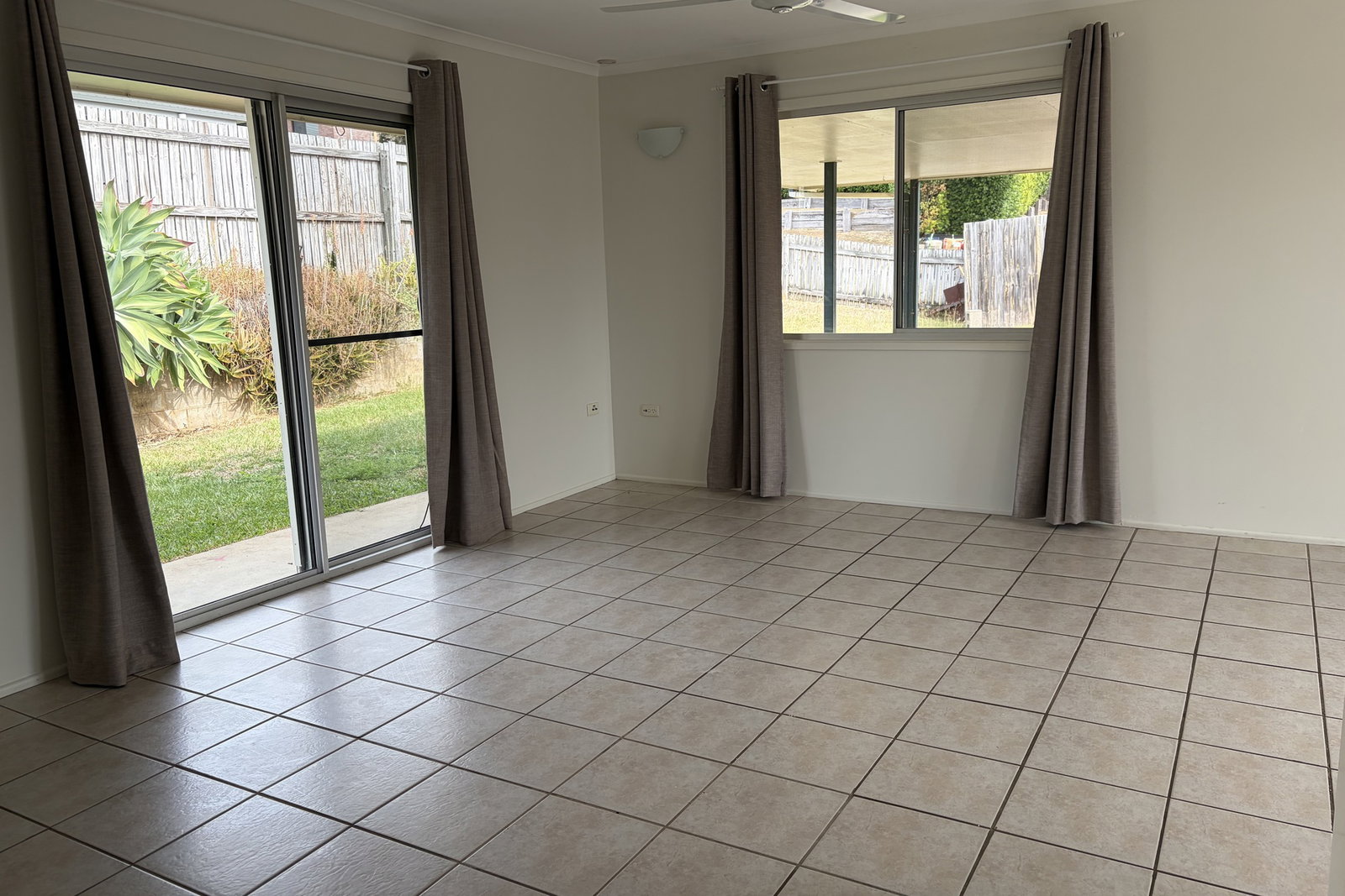 6 Saturn Crescent, Telina  QLD  4680