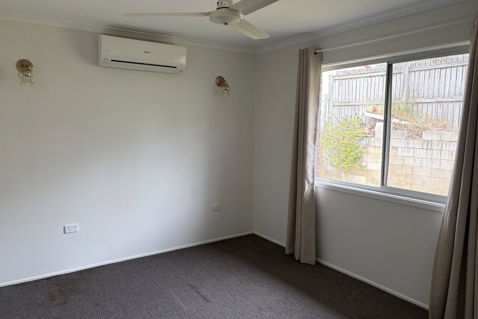 6 Saturn Crescent, Telina  QLD  4680