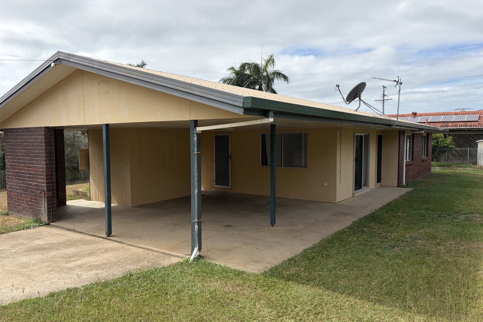 6 Saturn Crescent, Telina  QLD  4680