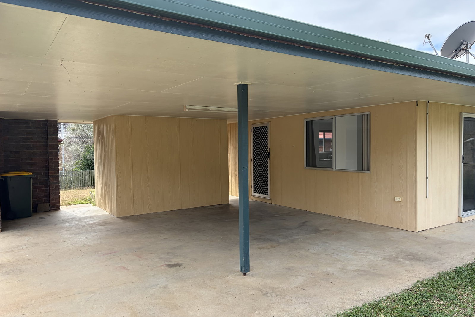 6 Saturn Crescent, Telina  QLD  4680