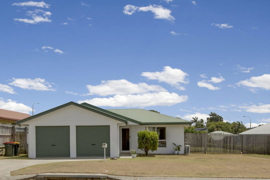 6 Saxonvale Court, New Auckland  QLD  4680