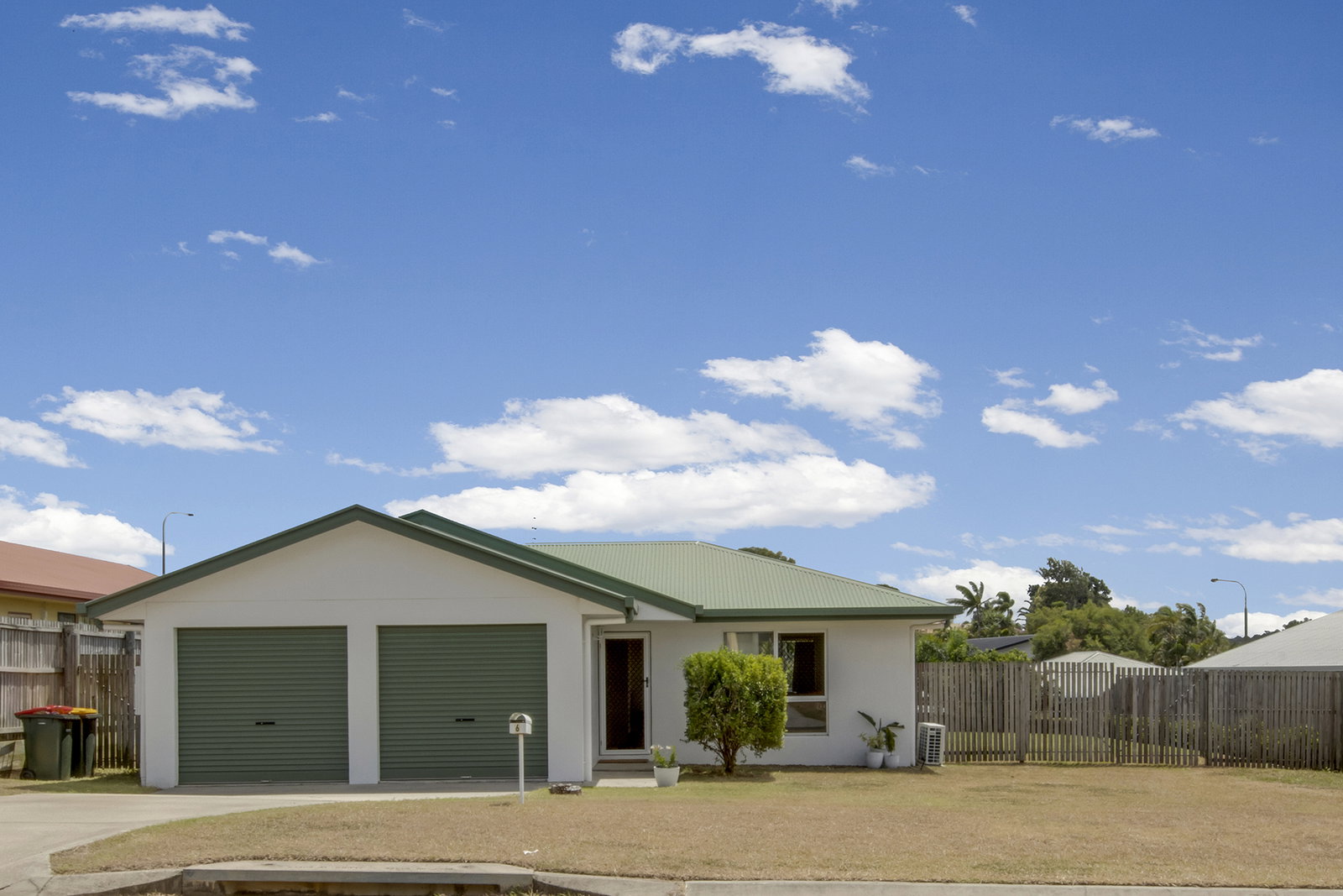 6 Saxonvale Court, New Auckland  QLD  4680
