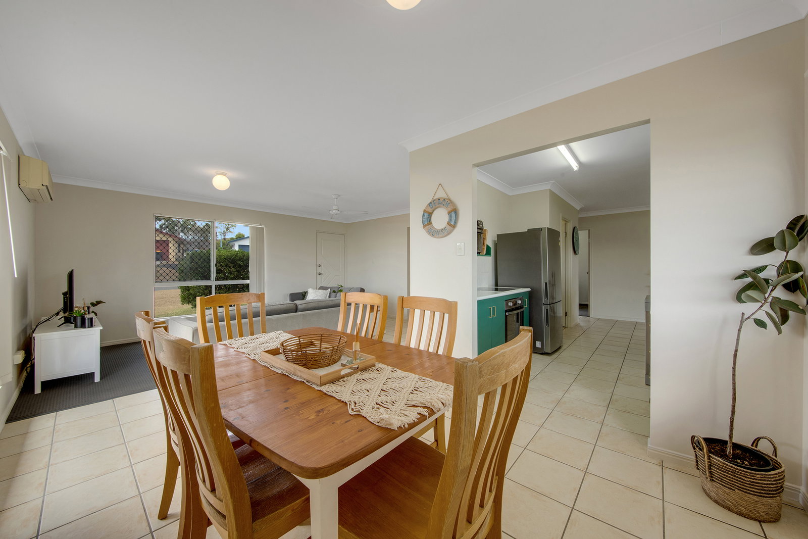 6 Saxonvale Court, New Auckland  QLD  4680