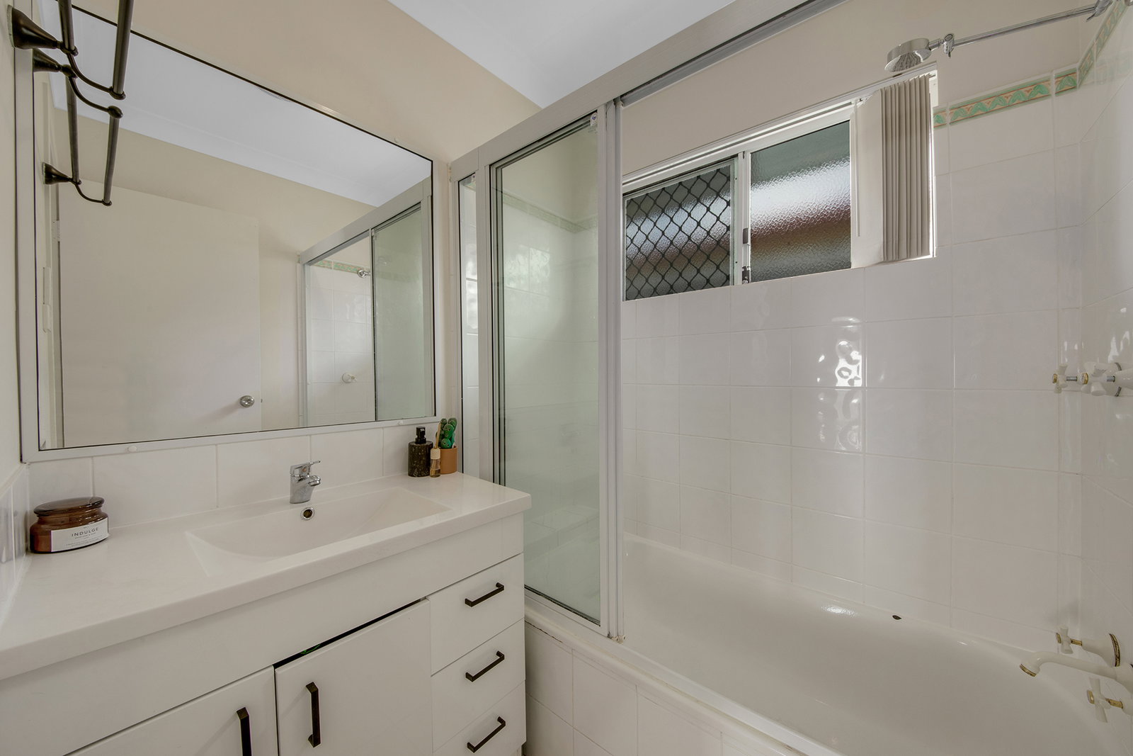 6 Saxonvale Court, New Auckland  QLD  4680