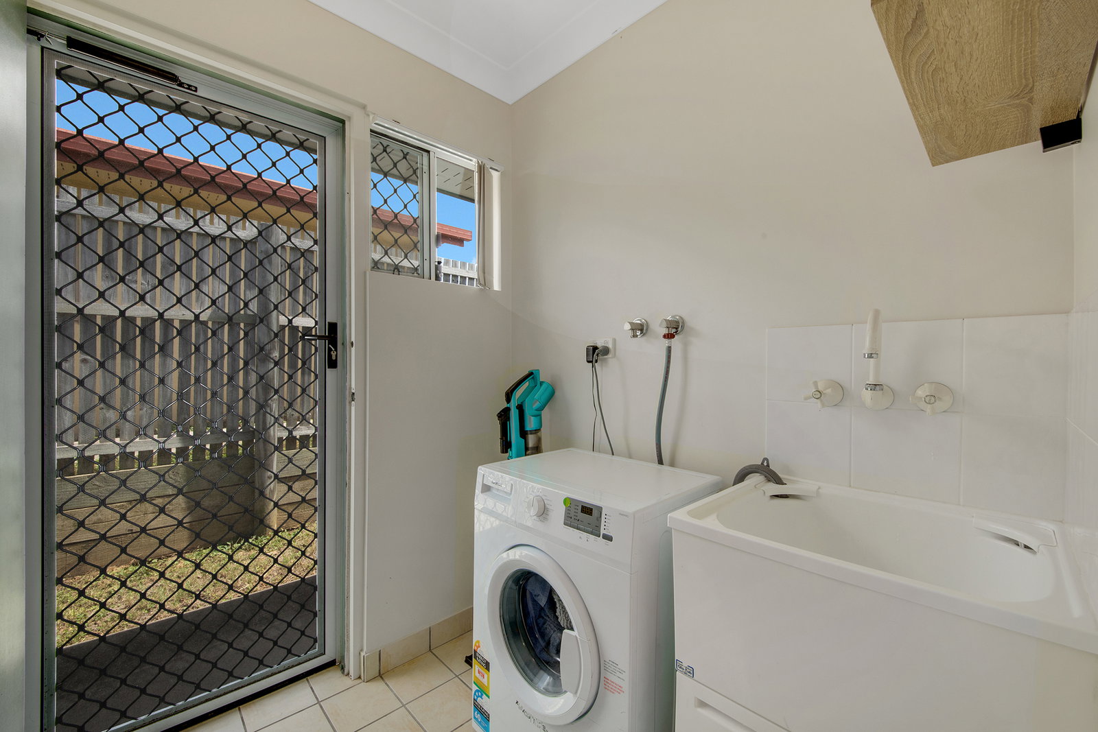6 Saxonvale Court, New Auckland  QLD  4680