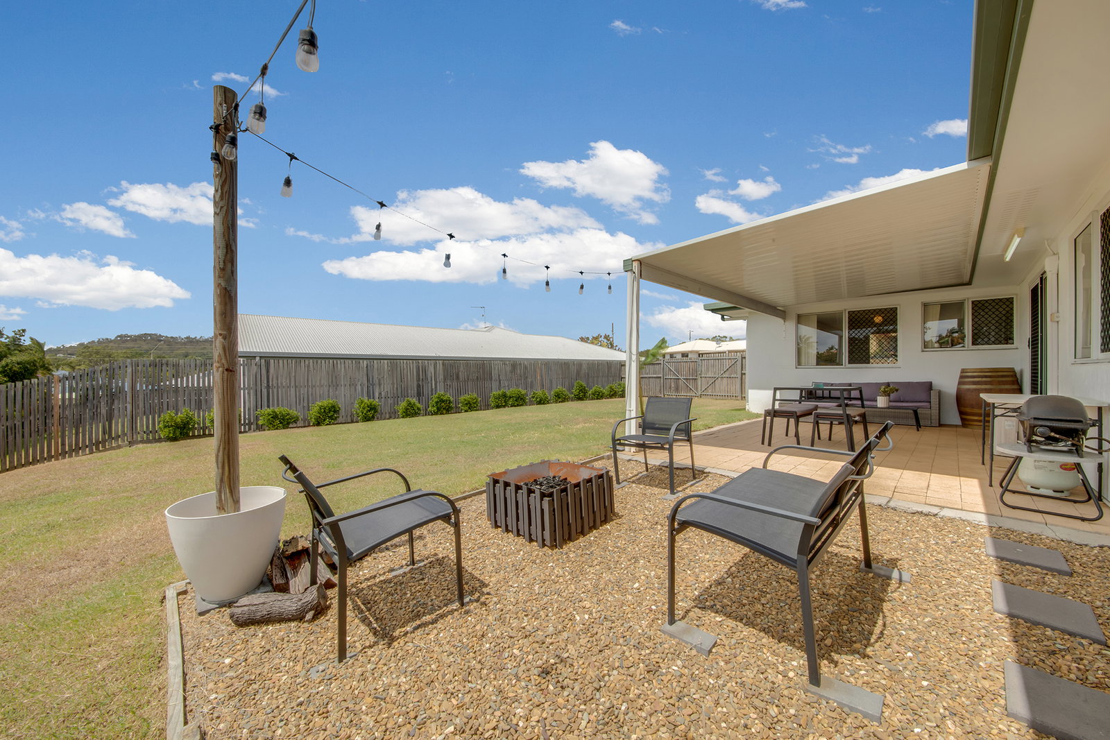 6 Saxonvale Court, New Auckland  QLD  4680