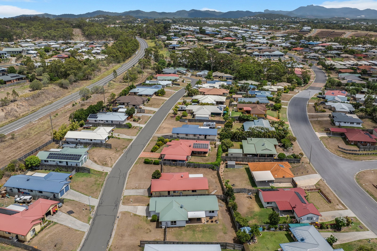 6 Saxonvale Court, New Auckland  QLD  4680