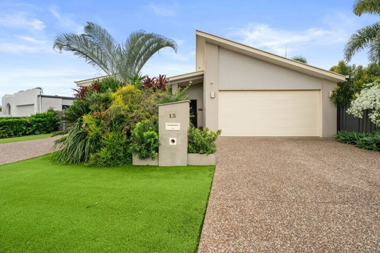 13 Satinwood Avenue, Urraween  QLD  4655