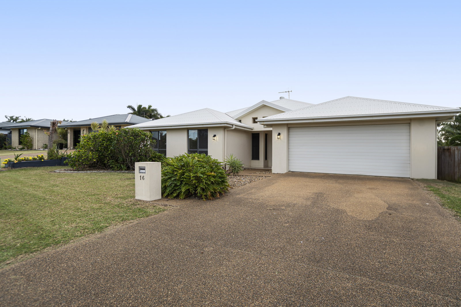 16 Bisdee Street, Coral Cove  QLD  4670