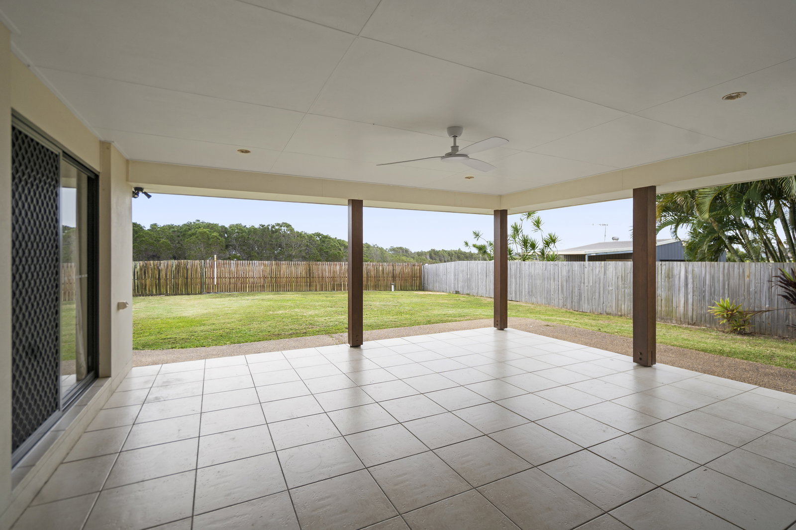 16 Bisdee Street, Coral Cove  QLD  4670