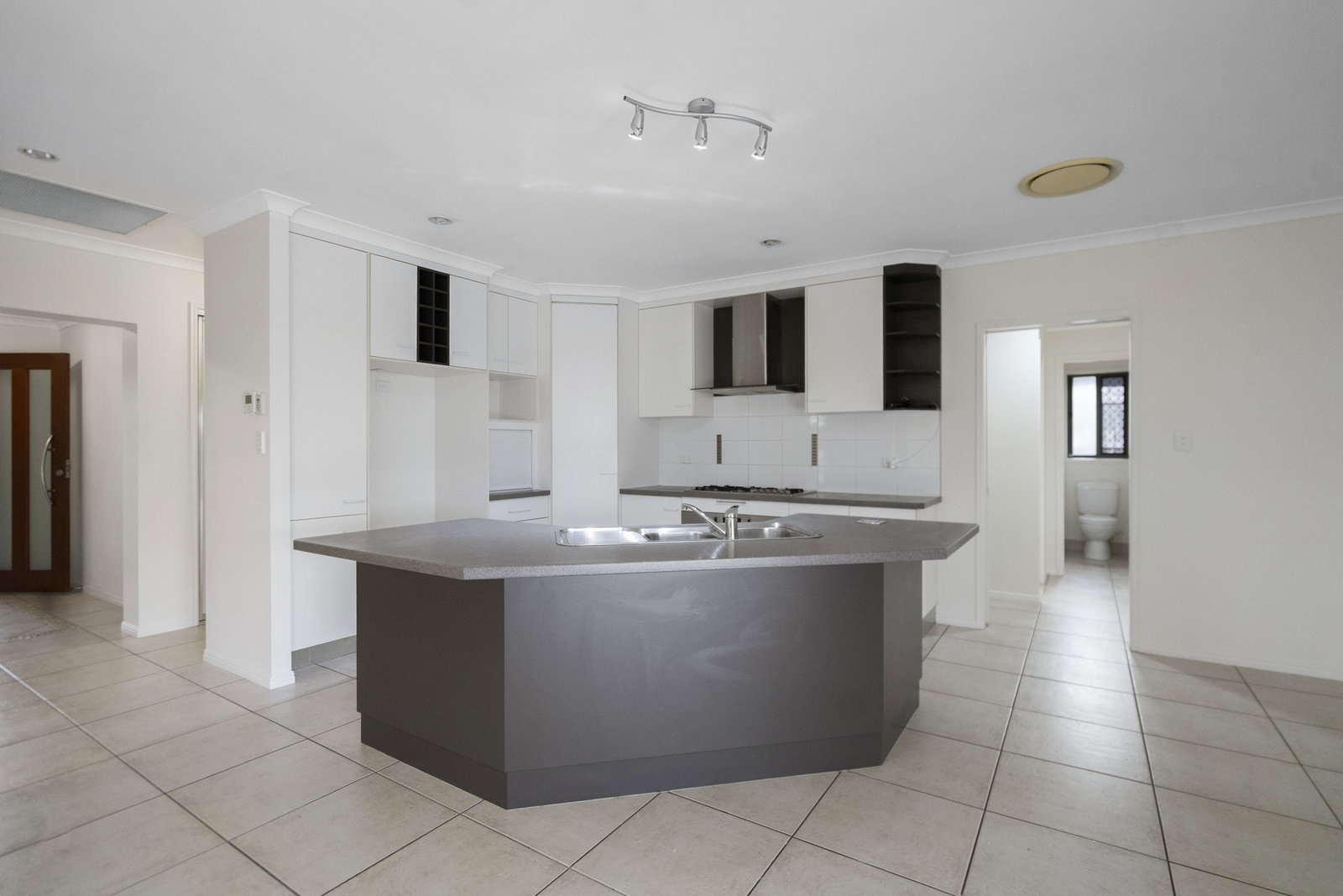 16 Bisdee Street, Coral Cove  QLD  4670