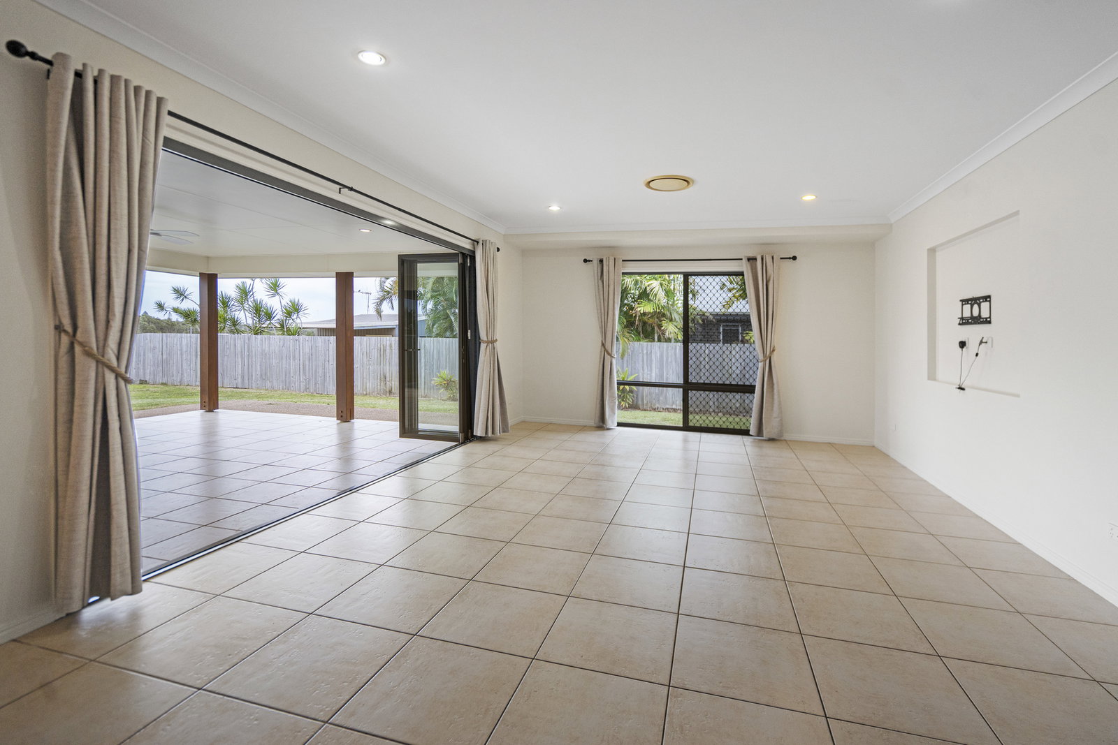 16 Bisdee Street, Coral Cove  QLD  4670