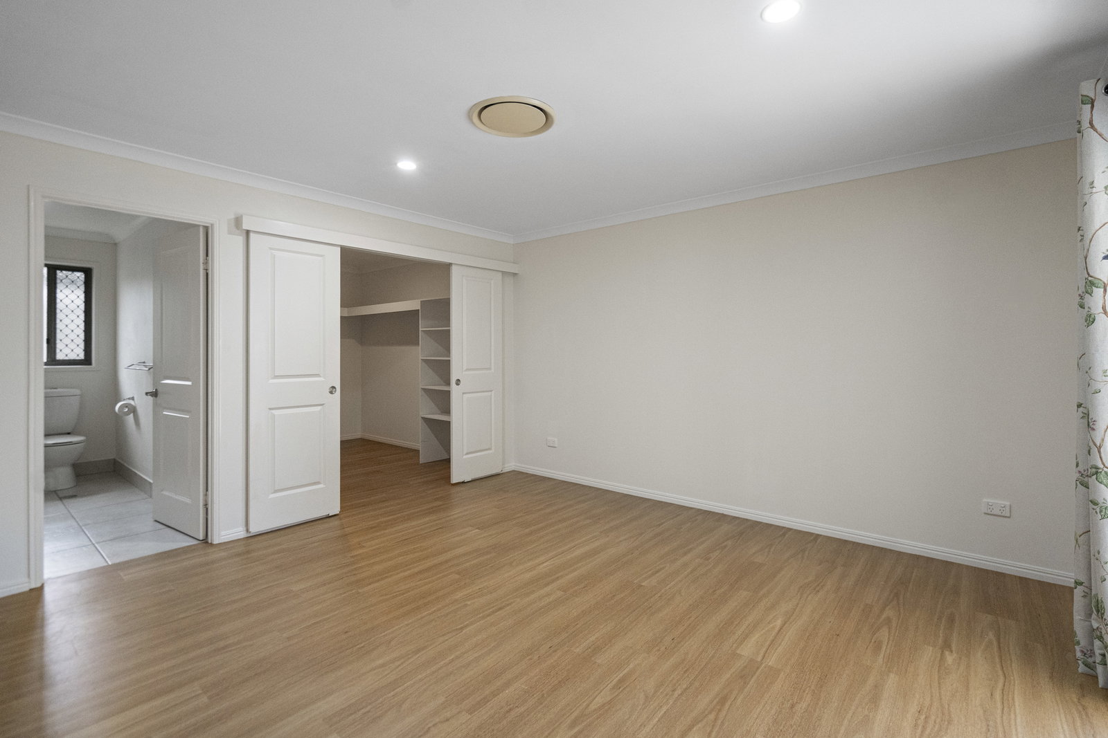 16 Bisdee Street, Coral Cove  QLD  4670