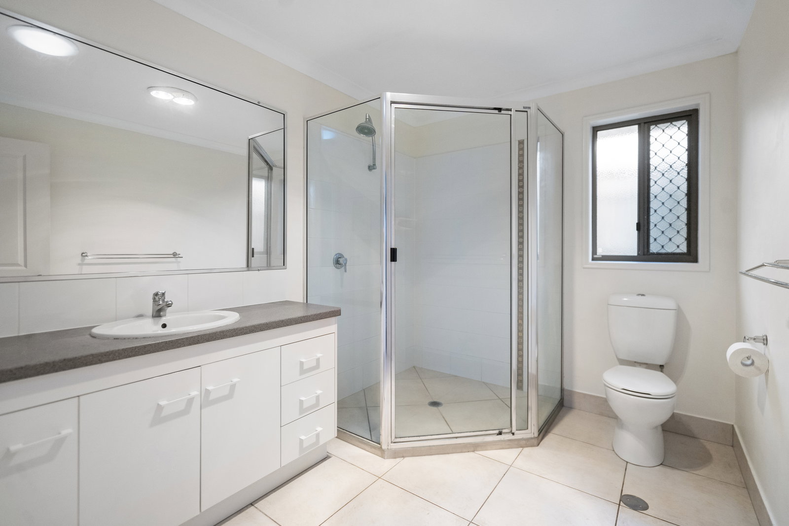 16 Bisdee Street, Coral Cove  QLD  4670